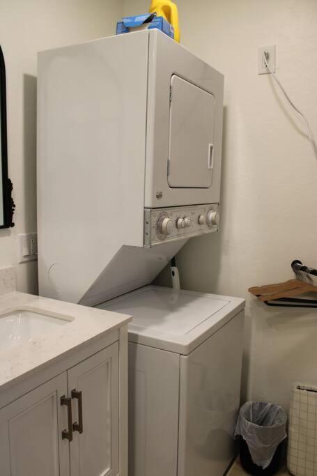 Agave Tiny House At Cactus Flower-Hot Tub-Pet Friendly-No Pet Fees! Albuquerque Exteriör bild