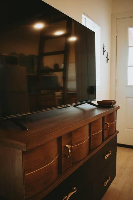 Agave Tiny House At Cactus Flower-Hot Tub-Pet Friendly-No Pet Fees! Albuquerque Exteriör bild